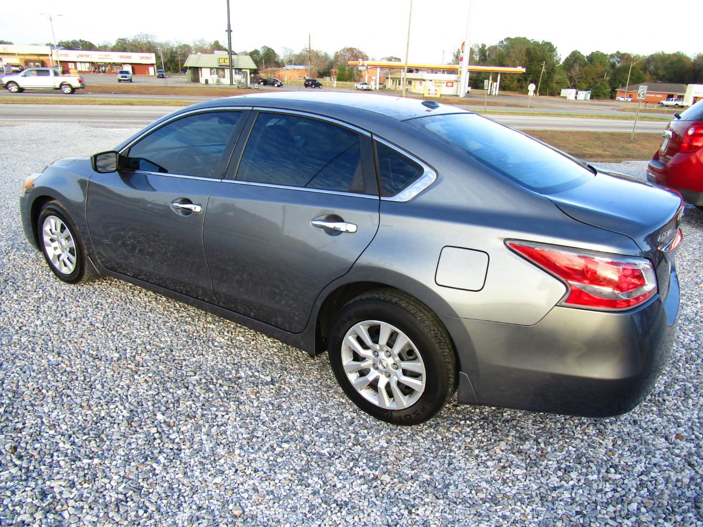 2015 Gray Nissan Altima 2.5 S (1N4AL3AP3FN) with an 2.5L L4 DOHC 16V engine, Automatic transmission, located at 15016 S Hwy 231, Midland City, AL, 36350, (334) 983-3001, 31.306210, -85.495277 - Photo#7